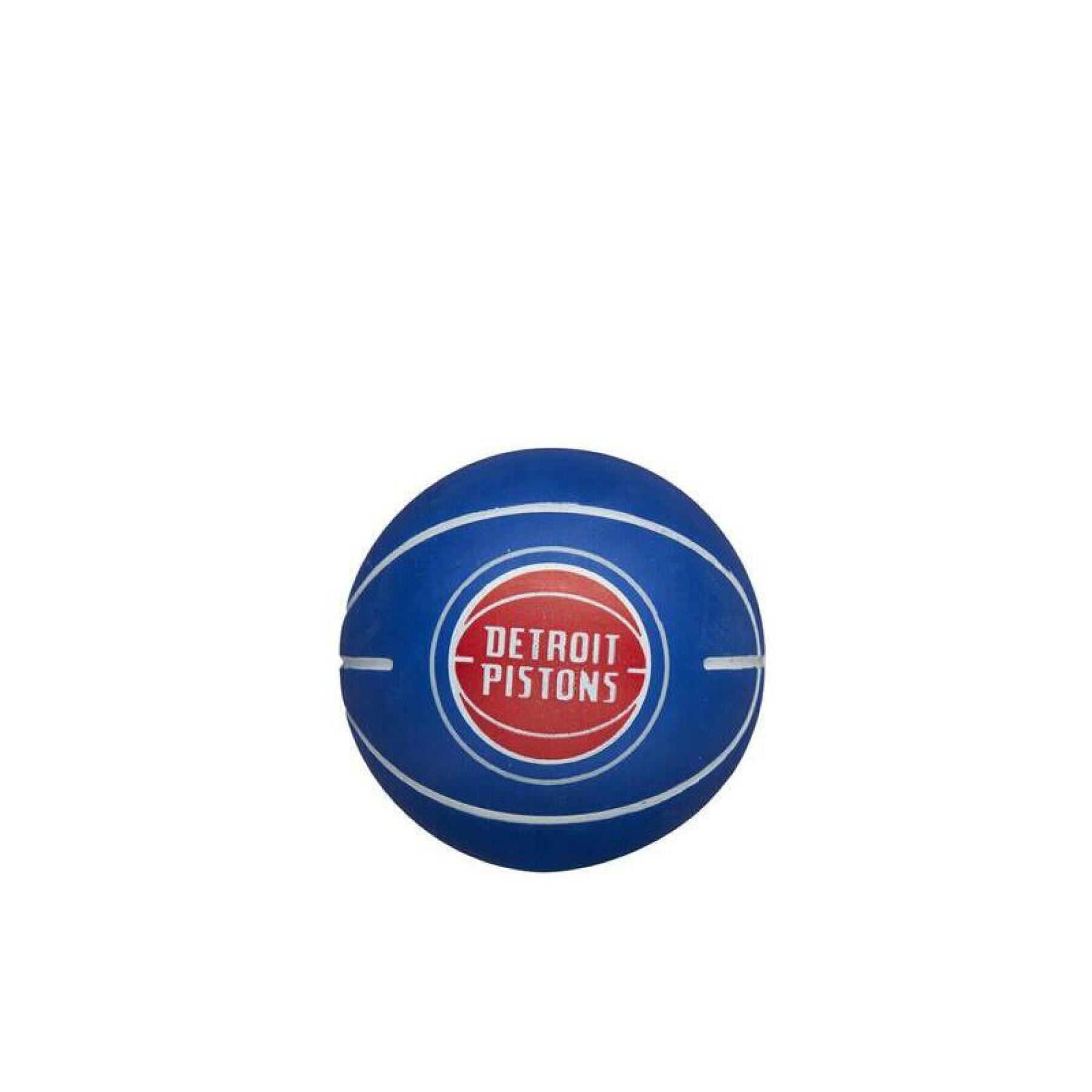 Balón que rebota NBA regate Detroit Pistons